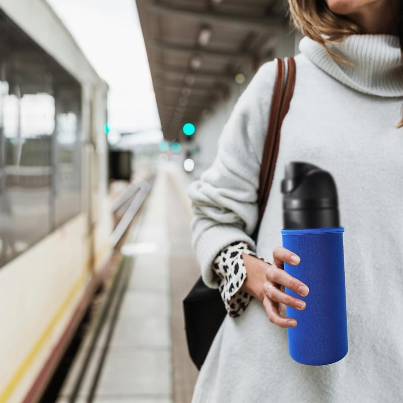 Lyreh kék neopren palacktakaró hüvely FreeSip műanyag 25 oz termoszpalackhoz, mosható védőborítás hőmegtartás és sérülés ellen