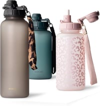 MAMEIDO 1.5L Tritán Sportpalack Időjelzéssel és Szívószállal, Szorítómentes Ivópalack - 1500 ml, Urban Taupe 1