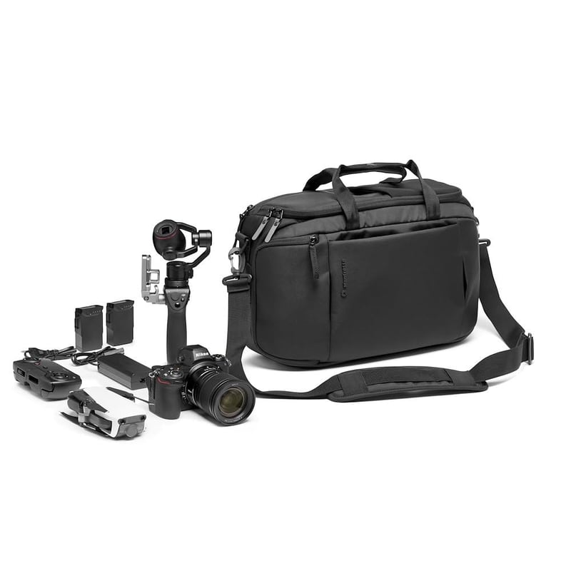 Profesionálny batoh na fotoaparát Manfrotto Advanced Hybrid III pre bezzrkadlovky, s priehradkou na notebook, možnosťou premeny na tašku cez rameno, držiakom na statív a odnímateľným puzdrom na fotoaparát