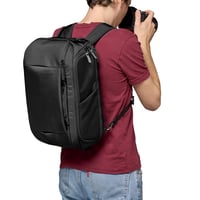 Profesionálny batoh na fotoaparát Manfrotto Advanced Hybrid III pre bezzrkadlovky, s priehradkou na notebook, možnosťou premeny na tašku cez rameno, držiakom na statív a odnímateľným puzdrom na fotoaparát 7