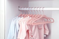 ManGotree baba ruhaakasztó szett 15 db, 28 cm, forgó horog, rózsaarany, csúszásmentes 7