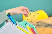 Doplnková sada Maped Creativ Lumi'Board s vesmírnou tematikou – 250 šablón na 30 diskoch – príslušenstvo k projektoru s astronautmi, raketami a planétami 4