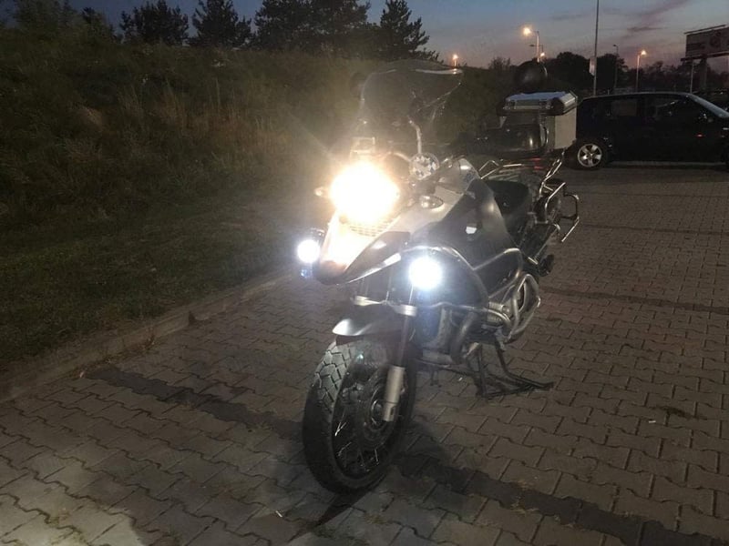 MARCHFA LED Motorkerékpár Kiegészítő Fényszóró 40W 3000lm - Vízálló Ködlámpa Védőráccsal, BMW Honda Yamaha Kompatibilis, 6000K Fehér