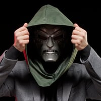Prémiová prilba Marvel Legends Series Doctor Doom – Interaktívny doplnok ku kostýmu pre fanúšikov Marvelu a deti od 14 rokov 7