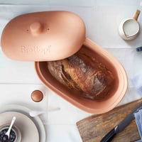 MÄSER 931996 Ceramica oválna nádoba na chlieb z pálenej hliny – neglazovaná prírodná hlina, priedušná, s úchytkou na veku, hnedá keramická dóza na chlieb 5