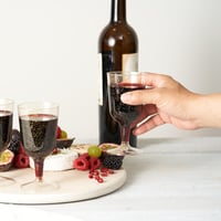 MATANA 50 db Prémium Műanyag Borospohár Arany Csillámmal, 180 ml - Mosogatógépben Mosható, BPA-mentes Pezsgős Poharak Esküvőkre, Partikra

A 2
