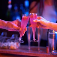 MATANA Prémium Műanyag Pezsgőspohár Szett Arany Csillámmal - 48 db, 133 ml, Mosogatógépben Mosható, Esküvőkre, Partikra 4