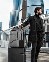MATEIN 17 Hüvelykes Vízálló Laptop Hátizsák USB Töltőporttal, Antitolvaj Munka Utazás Iskolai Szürke 8