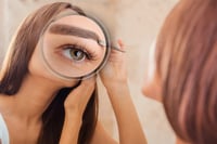 Oglindă cosmetică și de machiaj cu mărire Mavoro de 15 cm, cu 3 ventuze puternice, mărire 15X, oglindă portabilă de călătorie 4