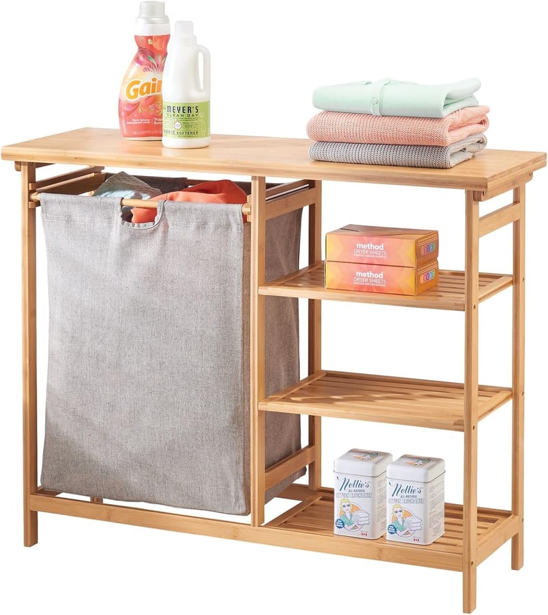 mDesign Bambusz Fürdőszobai Polc Szennyestartóval - Kivehető Mosodai Kosár Fogantyúkkal - Vízálló Tárolórendszer Mosószereknek - 100x32x80 c