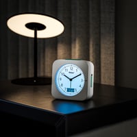Ceas deșteptător wireless Mebus 25610 cu afișaj de temperatură, dată, alb, dimensiune de călătorie, 4,3x9,3x9,4 cm, afișaj mare, iluminare de fundal, funcționează cu baterii 2
