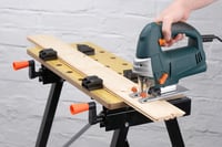Meister 9079100 Pracovný a upínací stôl, nosnosť 150 kg, veľká pracovná plocha, tlačená stupnica a uhlové značky, skladací, nastaviteľný pracovný stôl s upínacími čeľusťami 6