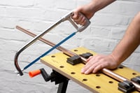 Meister 9079100 Pracovný a upínací stôl, nosnosť 150 kg, veľká pracovná plocha, tlačená stupnica a uhlové značky, skladací, nastaviteľný pracovný stôl s upínacími čeľusťami 8