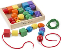 Navliekacia hračka Melissa & Doug s drevenými korálkami – 30 farebných drevených korálok a 2 šnúrky, hračka na rozvoj jemnej motoriky od 3 rokov 1