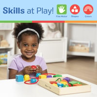 Navliekacia hračka Melissa & Doug s drevenými korálkami – 30 farebných drevených korálok a 2 šnúrky, hračka na rozvoj jemnej motoriky od 3 rokov 5