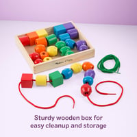 Navliekacia hračka Melissa & Doug s drevenými korálkami – 30 farebných drevených korálok a 2 šnúrky, hračka na rozvoj jemnej motoriky od 3 rokov 7