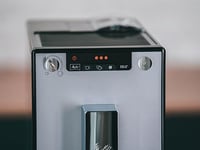 Automatický kávovar Melitta Caffeo Solo E950 s funkciou predhrievania, 15 barov, LED displej, výškovo nastaviteľný výtok, strieborný 6