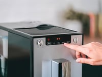 Automatický kávovar Melitta Caffeo Solo E950 s funkciou predhrievania, 15 barov, LED displej, výškovo nastaviteľný výtok, strieborný 5