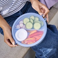 Mepal Bento Vita Bowl obedár s priehradkami, viečkom na dresing a táckou, 1500 ml, farba Nordic Sage 5