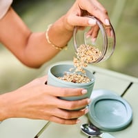 Mepal Ellipse Lunchpot Nádoba na jogurt a müsli – 500 ml + 200 ml – farba Nordic Sage – vhodná do mikrovlnnej rúry a umývačky riadu 4