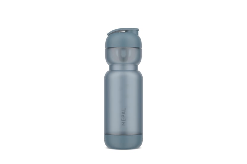 Mepal Shaker Sport, nepriepustný šejker na proteín s miešačom a odmerkou, 800 ml, Frost blue