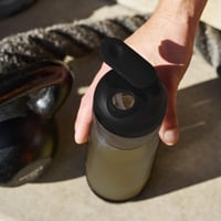 Mepal Shaker Sport, nepriepustný šejker na proteín s miešačom a odmerkou, 800 ml, Frost blue 6