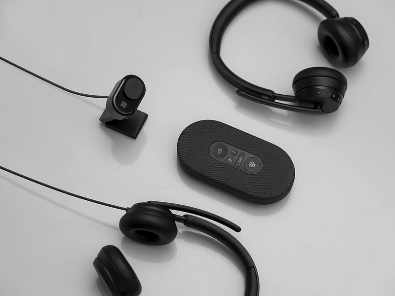 Microsoft Modern USB-C Hangszóró Fekete - Kompakt Hordozható Asztali Hangfal 25W Teljesítménnyel, Kábeltartóval és Hordtáskával