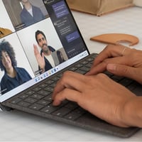 Tastatură Microsoft Surface Pro cu suport pentru creion digital - Accesoriu pentru laptop de culoare platină cu spațiu de stocare 5