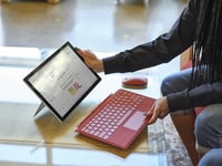 Microsoft Type Cover billentyűzet Surface Pro 3/4/5/6/7/7+ - LED háttérvilágítás, üveg touchpad, francia AZERTY, piros 5