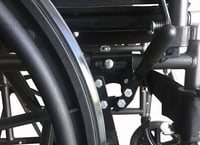 Skladací invalidný vozík Mobiclinic S220, šírka sedadla 40 cm – čierny 9