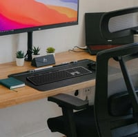 Tastatură wireless Mobility Lab KP450W – AZERTY, 2.4GHz USB + 2x Bluetooth, 25 taste rapide multimedia, încărcare USB-C, Windows 9