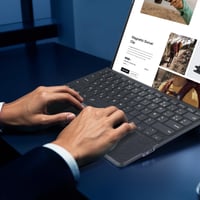 Francúzska Bluetooth klávesnica MoKo s touchpadom pre tablet Microsoft Surface Pro 11/10/9/8/X, rozloženie AZERTY, s držiakom na pero, nabíjateľná, sivá 8