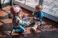 MoMi Mimi gyerek kerékpáros sisak 48-55 cm, állítható, szellőzőnyílások, párnázott - green matte 10