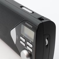 Prenosné FM/AM rádio Mooov 477205 s digitálnym displejom, budíkom, časovačom a reproduktorom, napájanie zo siete alebo na batérie, čierne 3
