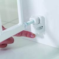 Kovová bezpečnostná zábrana Munchkin Lindam Easy Close na schodisko a dvere, bezbariérová, 64,5 – 102 cm, biela 8