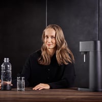 Mysoda 2 x 1-litrová fľaša na vodu bez BPA pre výrobníky sódy s uzáverom Quick-Lock a detailmi z dreveného kompozitu – čierna 7
