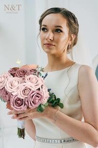 N&T NIETING Művirág Rózsák 25 db Száras Habrózsával - Taupe & Nude Színben Esküvői Dekorációhoz, Asztaldíszhez, Otthoni Díszítéshez 5