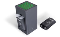 Nabíjacia súprava Nacon pre ovládač Xbox s dvoma externými batériami – kompatibilná s Xbox One a Xbox Series 3