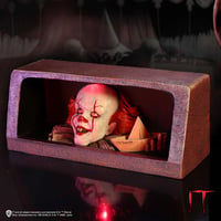Svietiaca figúrka Nemesis Now IT Pennywise 20 cm – Oficiálny produkt IT To, ručne maľovaná dekorácia 8