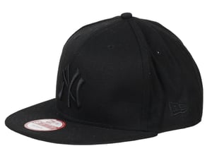 New Era MLB 9Fifty NY Yankees šilterica crna - rabljena, s vidljivim znakovima nošenja — vidljiva oštećenja (stanje: vidi 2. sliku)