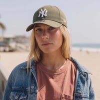 Șapcă de baseball New Era MLB New York Yankees League Essential 39Thirty Stretch - Croială elastică, model unisex 2