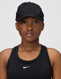 Detská šiltovka Nike Dri-FIT Club FB5064, čierna, nastaviteľná veľkosť, s kovovým logom Swoosh, unisex 2