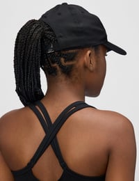 Detská šiltovka Nike Dri-FIT Club FB5064, čierna, nastaviteľná veľkosť, s kovovým logom Swoosh, unisex 3
