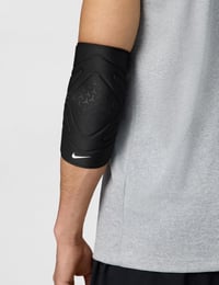 Nike Pro Elbow Sleeve 3.0 lakťová bandáž – Čierna/Biela, veľkosť M – Unisex lakťová opierka pre dospelých 2