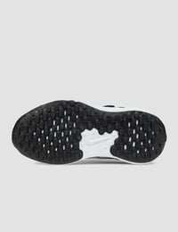 Detské športové tenisky Nike Revolution 7 – Čierna/Biela – Veľkosť 28,5 (EU) – FB7690-003 – Tréningová obuv pre batoľatá 3