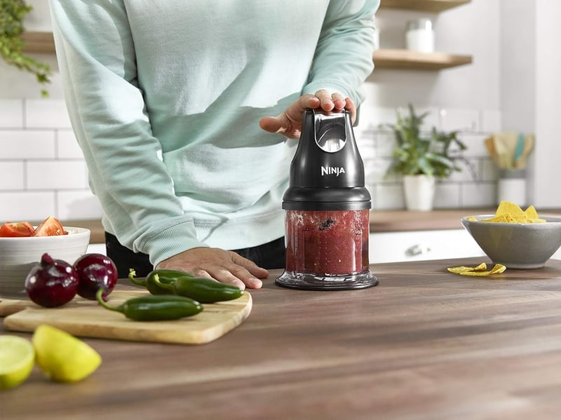 Ninja Express Chop Mini elektromos zöldségvágó és pürésítő fekete