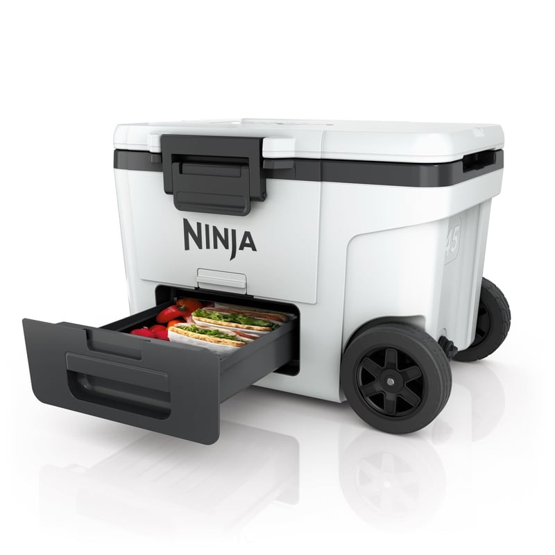 Chladiaci box Ninja FrostVault FB245EUWH s kolieskami a izoláciou, obláčikovo biela