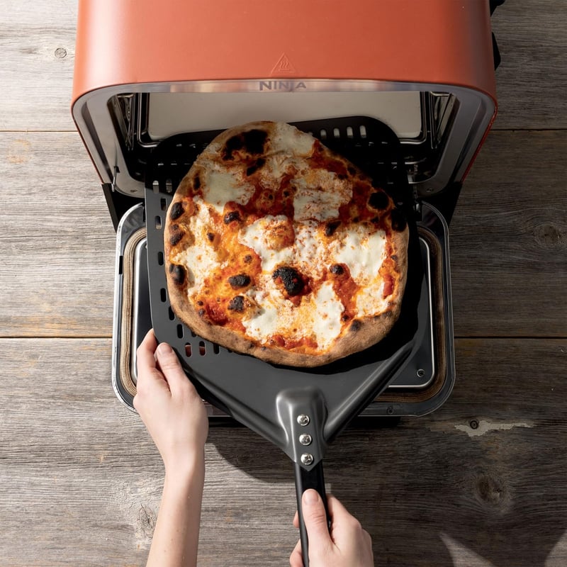 Ninja Woodfire Perforált Pizza Lapát Kültéri Sütőhöz, Rozsdamentes, 30cm Pizzákhoz