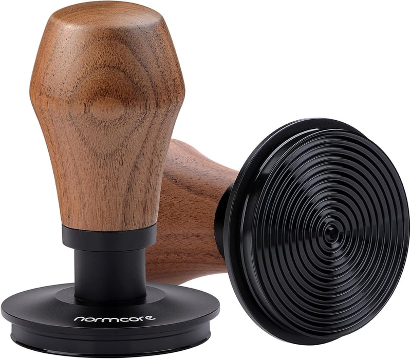 Normcore 53.3mm Eszpresszó Kávétömörítő V4 - Rugós Tamper Titán Bevonattal, Bordázott Alap, Amerikai Diófa Fogantyú