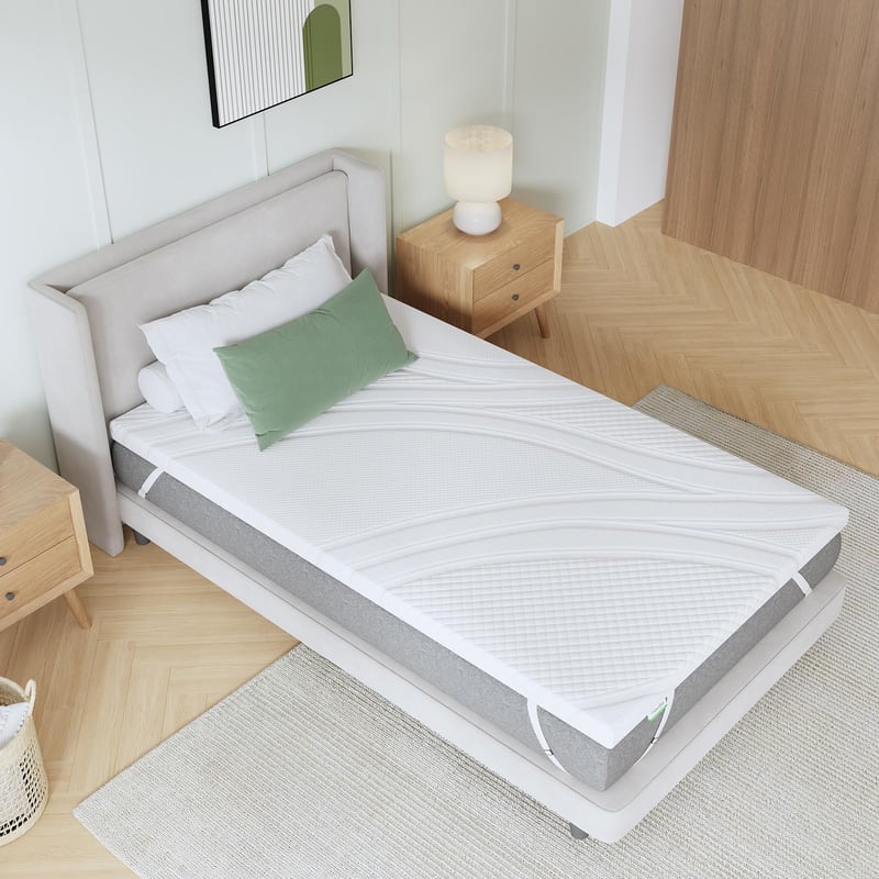 Matracový topper Novilla 120x190x5 cm z gélovej pamäťovej peny s prateľným poťahom na boxspring posteľ a pohovku